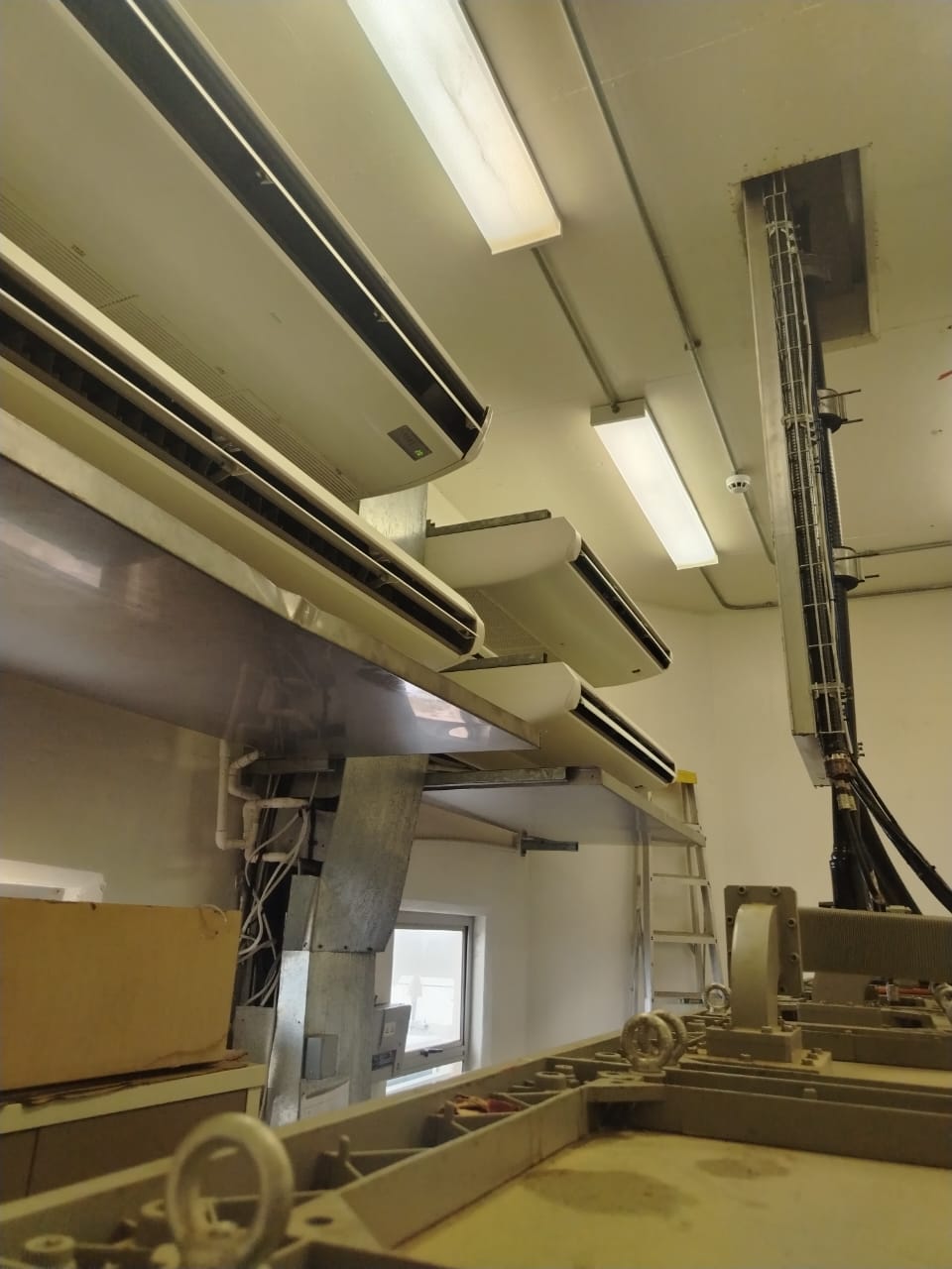 Multiple underceiling units in commercial space